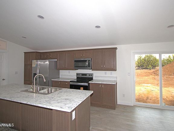 5th image of 2067 E Spruce Street