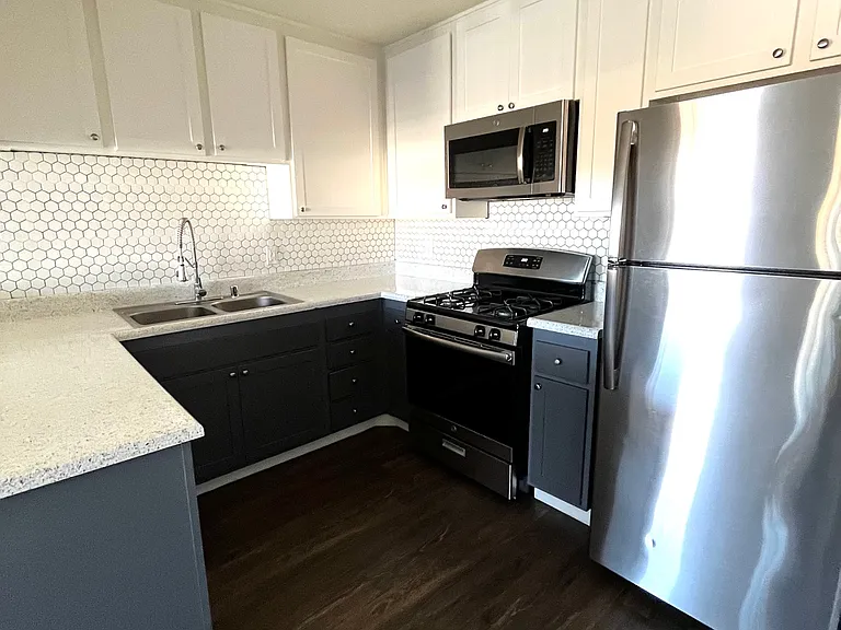 Lakehouse Apartments — Photo 15
