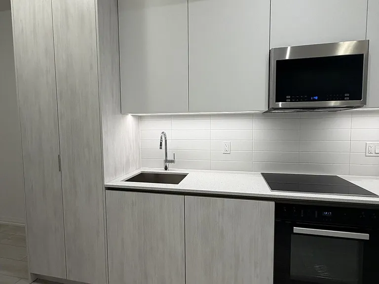 400 King St W #1229 — Photo 2