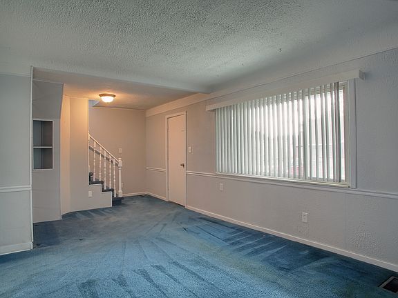 4th image of 815 E Barrett Ave