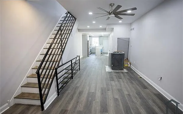 3230 Fontain St — Photo 2