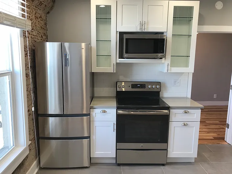 1045 W 14th Ave #205 — Photo 4