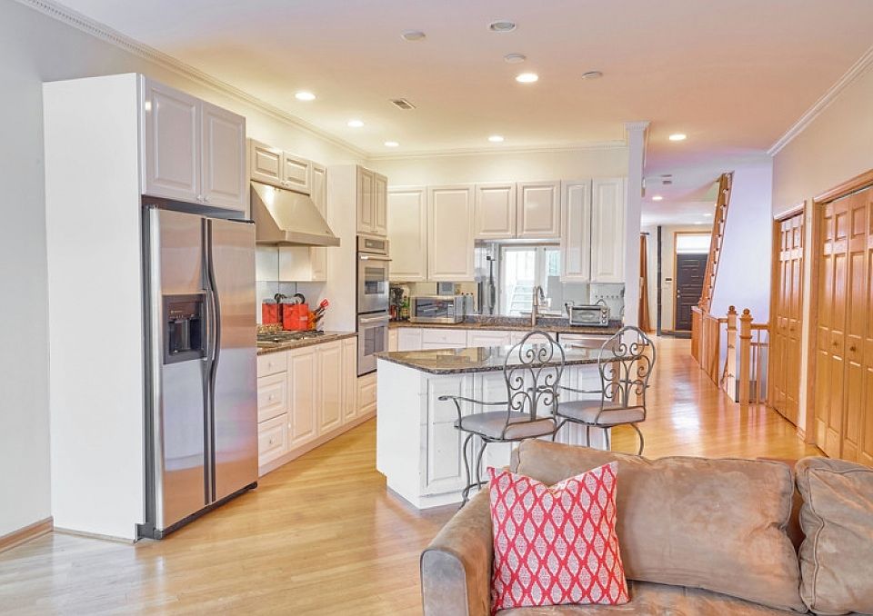 1st image of 1738 W Cortland St #2