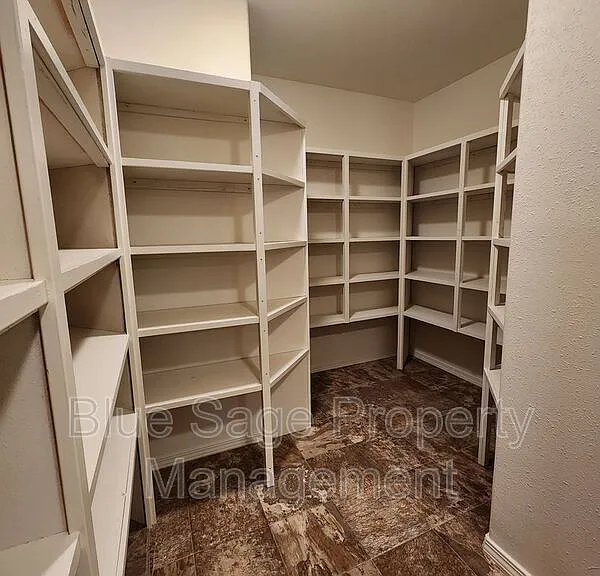 1965 Baker View Dr — Photo 16