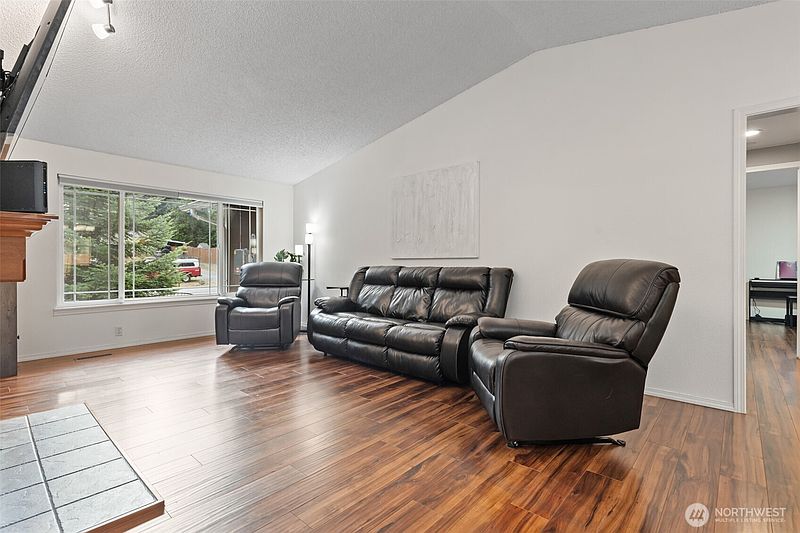 5th image of 6009 190th Avenue E