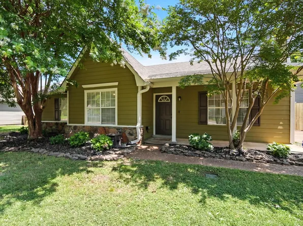 6926 Brady Hill Dr, Cordova, TN 38018