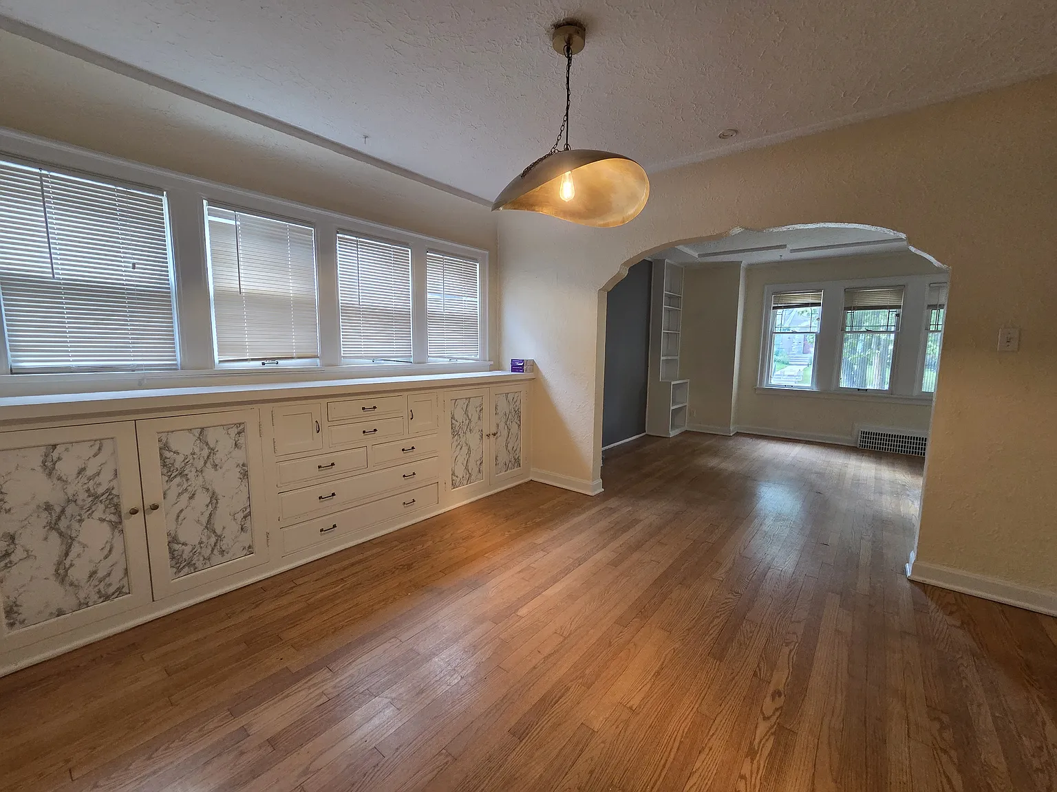 2 bed, 1000 sqft, $1,600 — Photo 4