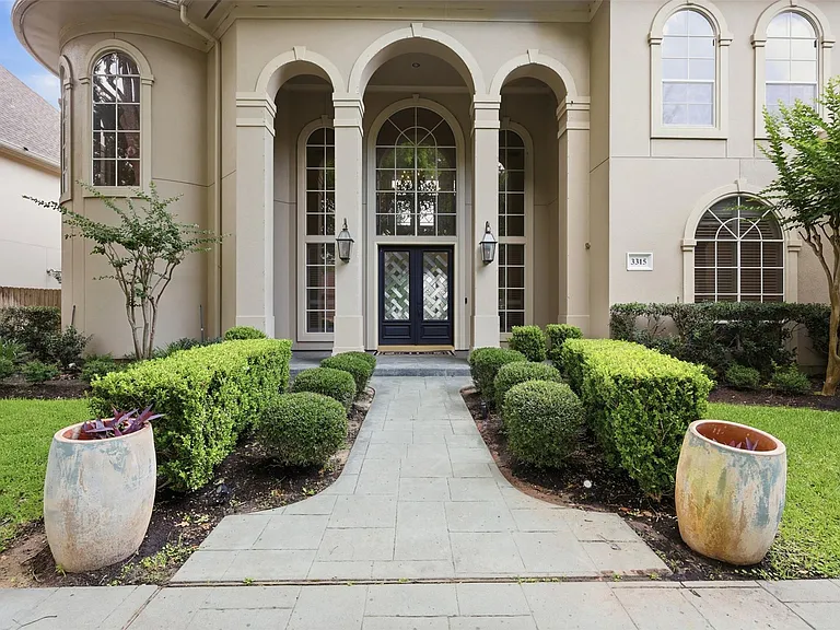 3315 Riviera Dr — Photo 6