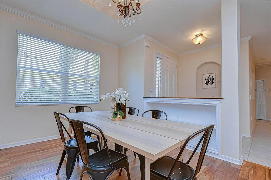 3 bed, 2.0 bath, 1666 sqft, $2,500 — Photo 2