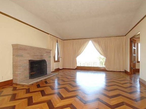 Huge L/R With Bay Views