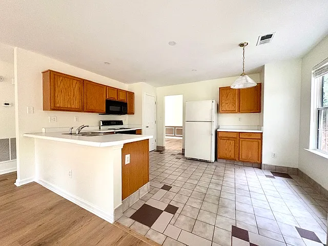 3821 Majestic Ln SW — Photo 9