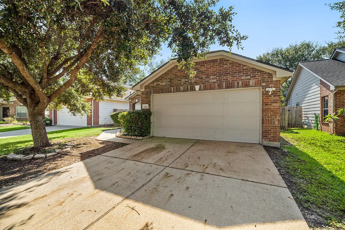 Photo 2 of 20 - 11411 Edmond Thorpe Ln - Tomball, TX Building Photo - 11411 Edmond Thorpe Ln
