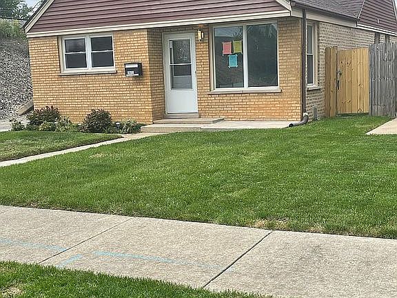 3rd image of 2817 Oak St