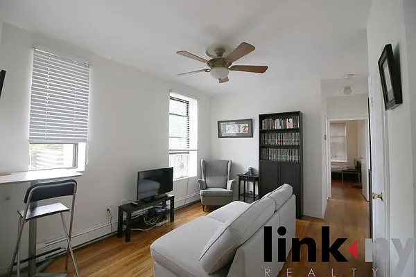 Rented by Link NY Realty | media 10