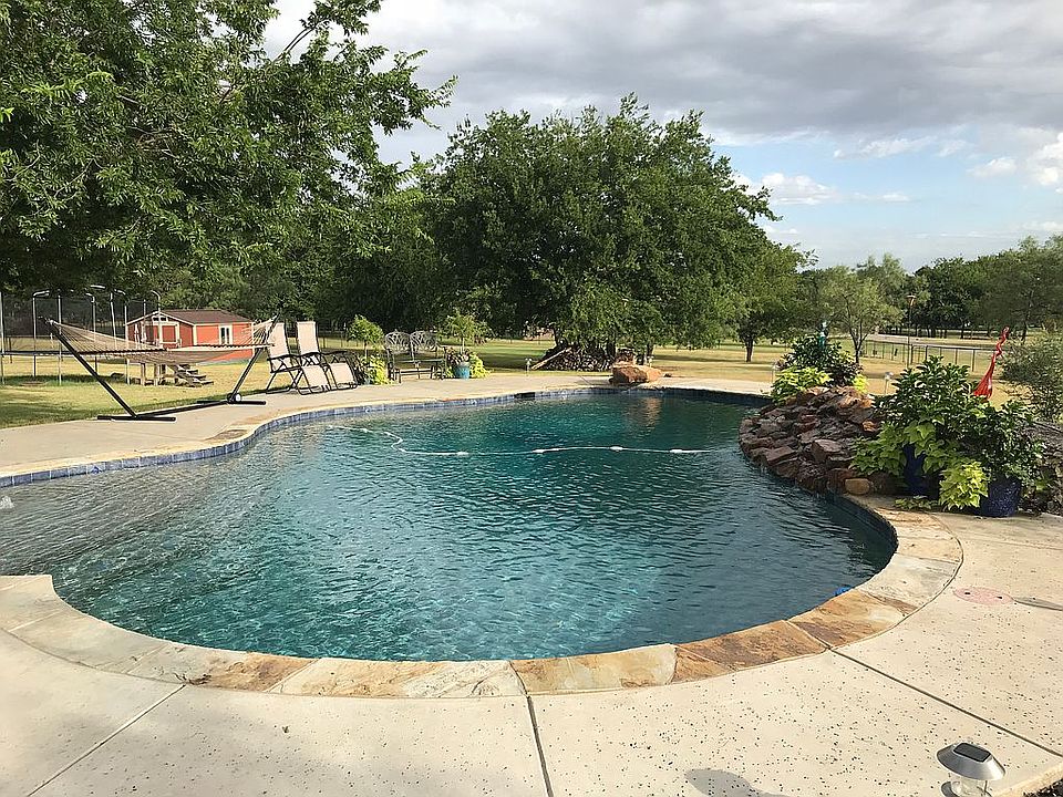 2nd image of 219 Lost Oak Dr