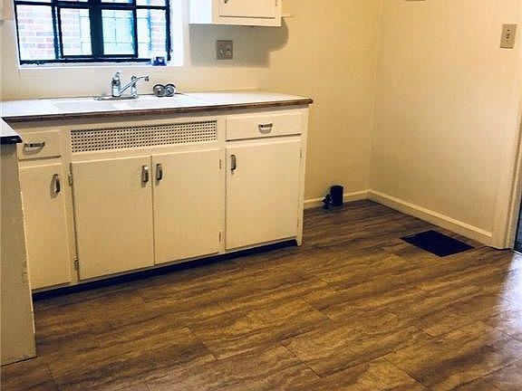 5th image of 404 Grove Ave #404