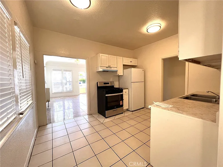 3919 Walton Ave — Photo 6