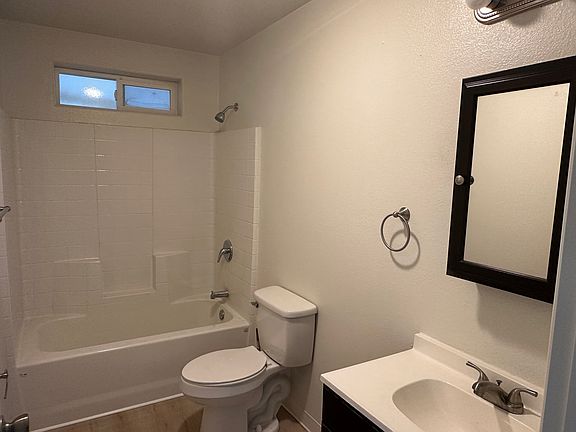 3rd image of 806 Emerson Ave #3