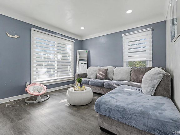 5th image of 7634 Hazelton St