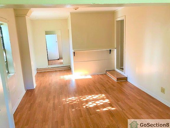 2nd image of 1142 Crestview Ave