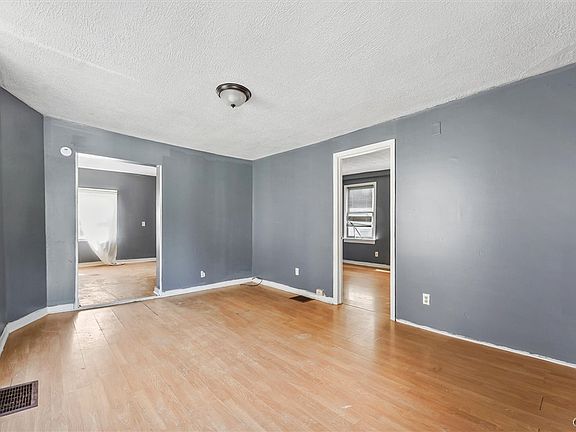 5th image of 249 Lilac St