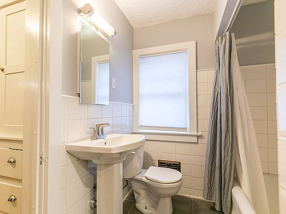 5th image of 2356 Meadowwood Dr