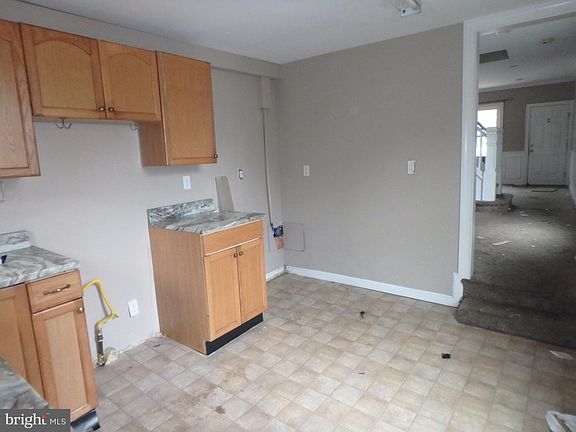 4th image of 805 Anchorage St