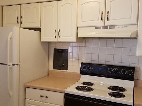 4th image of 420 W Aldine Ave APT 326