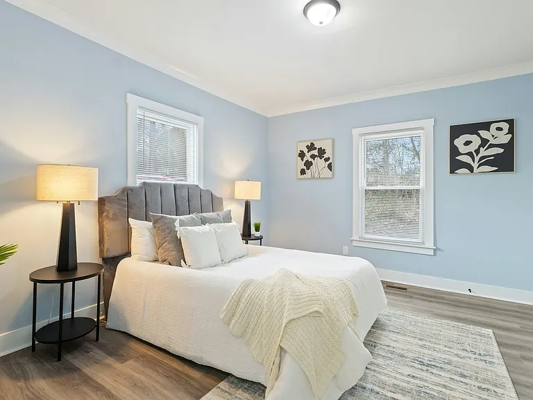 305 E Henry St — Photo 13
