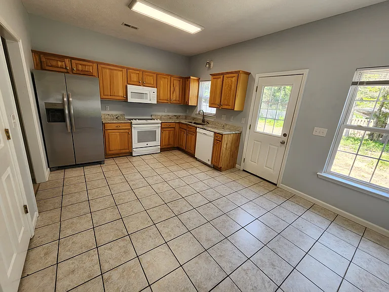 431 Womble St — Photo 4