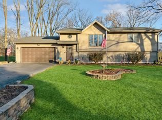 2507 Crystal Lake Rd, Cary, IL 60013