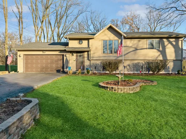 2507 Crystal Lake Rd, Cary, IL 60013