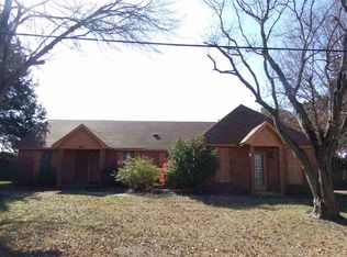832 Academy Park Dr, Canton, MS 39046