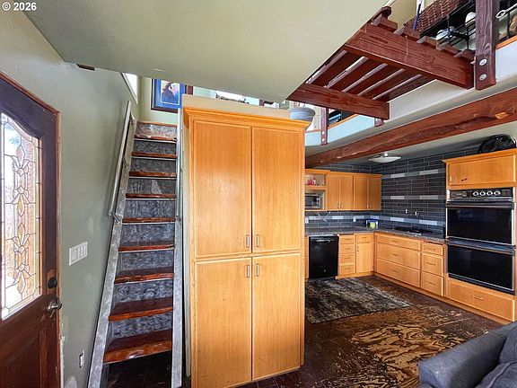 11th image of 1819 N Jantzen Ave