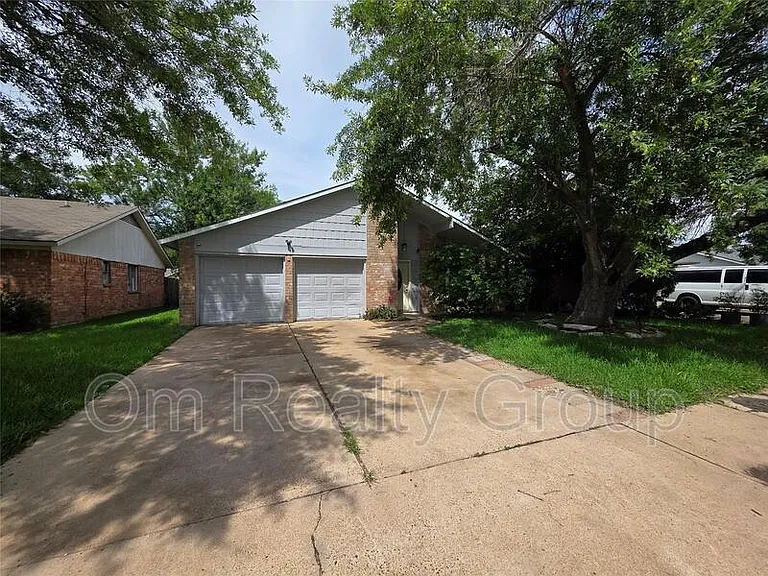 1115 Rock Canyon Dr — Photo 2