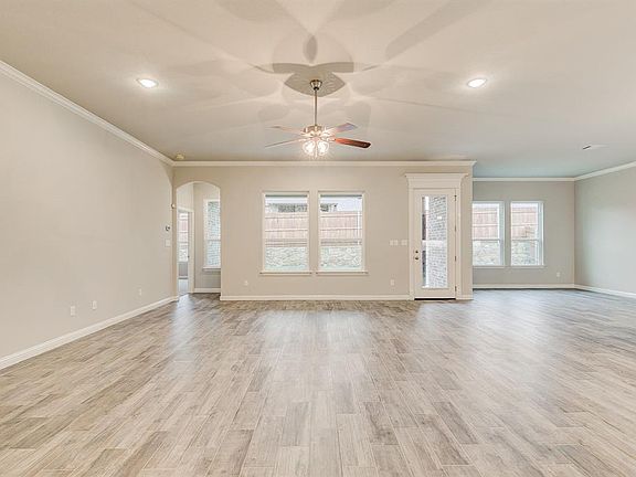 5th image of 207 Harp Ave