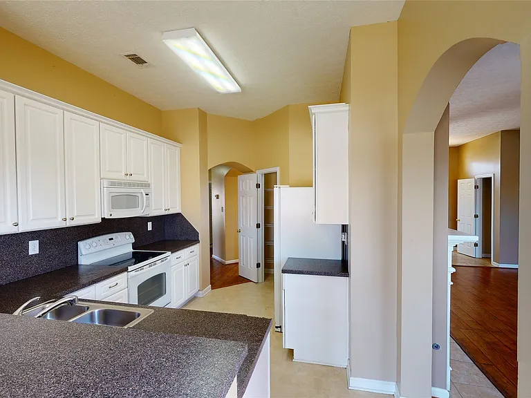 615 Castlebrook Dr — Photo 14