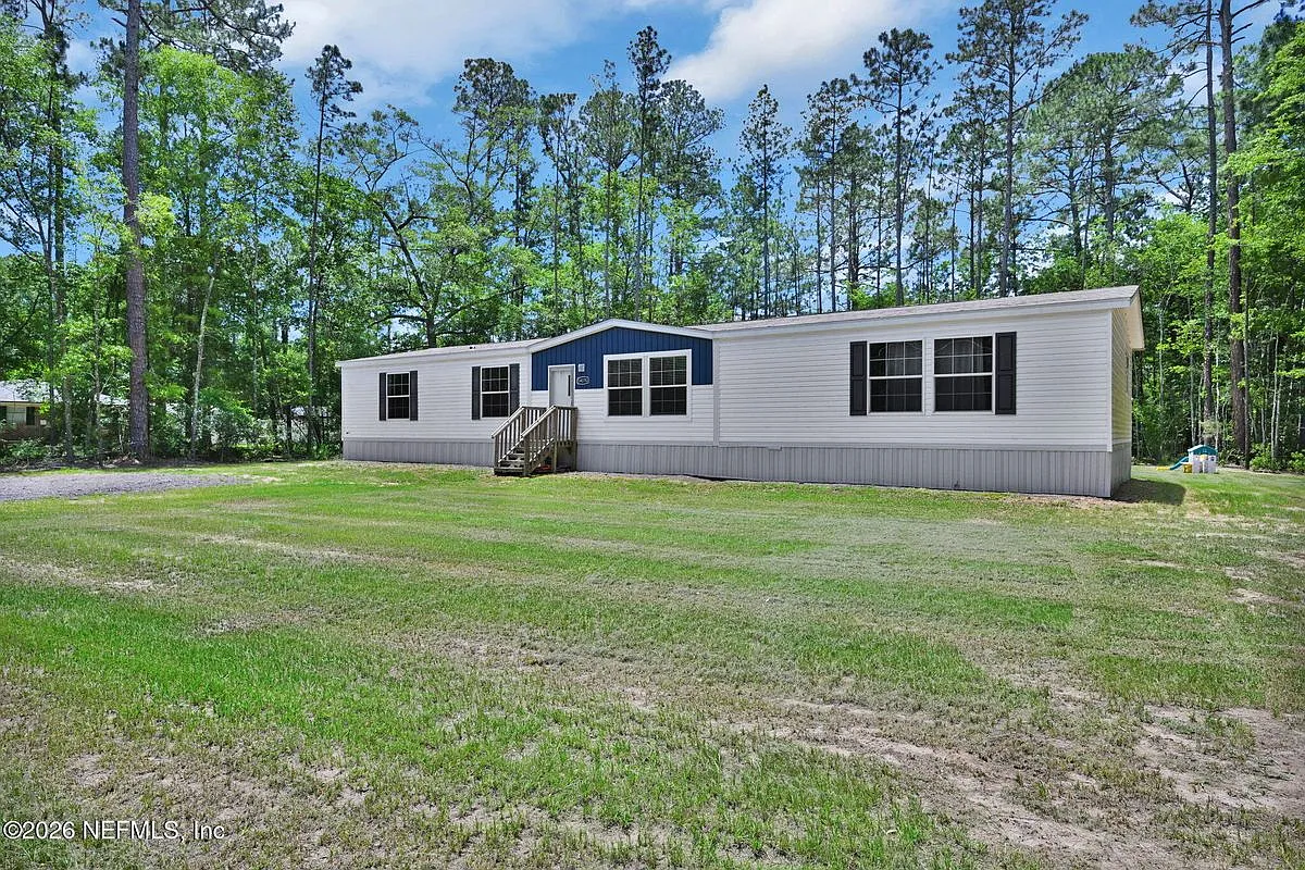 5 bed, 3.0 bath, 2052 sqft, $2,500 — Photo 2