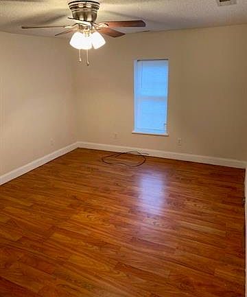 3rd image of 318 E Division Ave