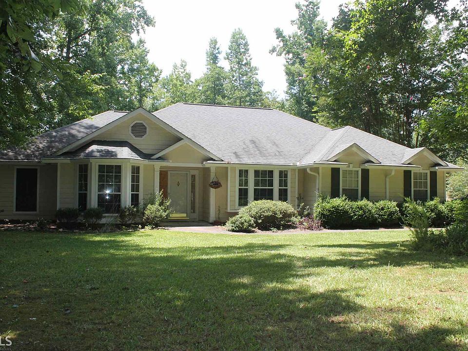 2nd image of 205 Park Timbers Dr