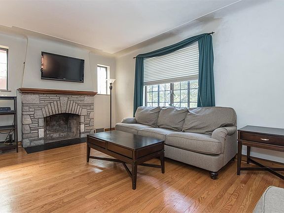 3rd image of 6561 Lindenwood Pl