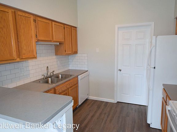 4th image of 8800 Peony Ct NE