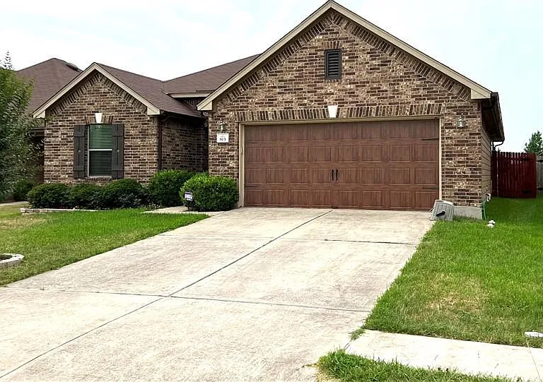 813 Oatmeal Dr — Photo 1
