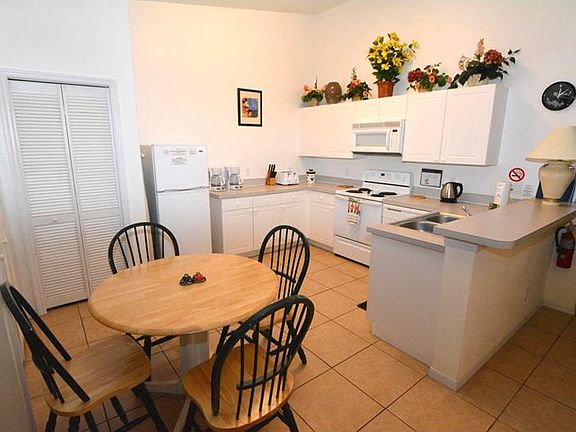 3rd image of 8839 Grand Palms Cir APT B