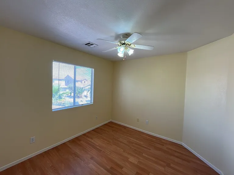 6045 Stone Hollow Ave — Photo 36