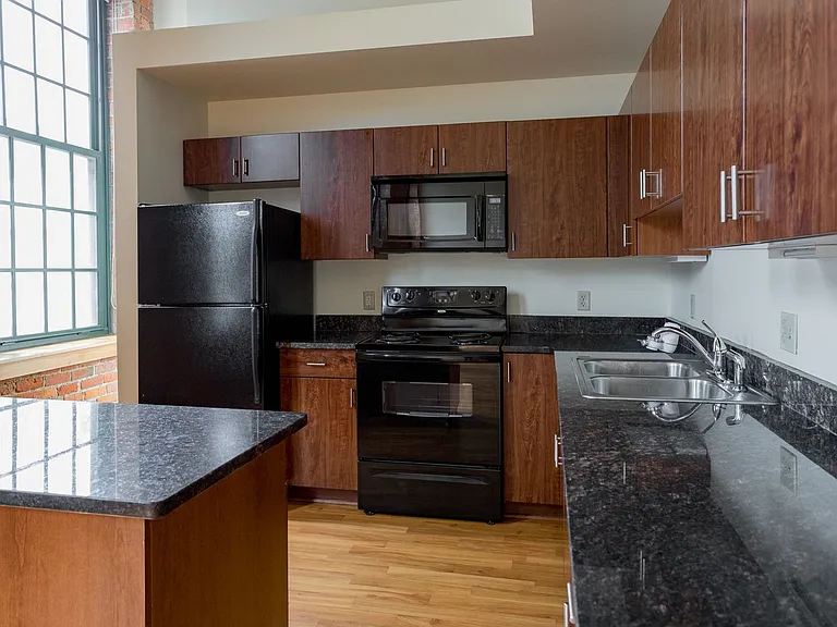 The Lofts at New Amsterdam — Photo 36
