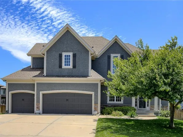 10829 S Deer Run St, Olathe, KS 66061