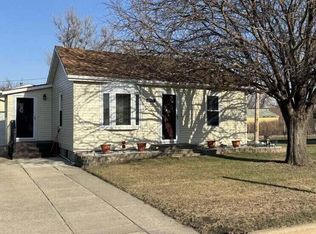 809 S 15th St, Aberdeen, SD 57401