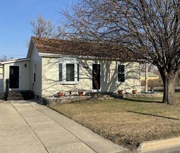 809 S 15th St, Aberdeen, SD, 57401