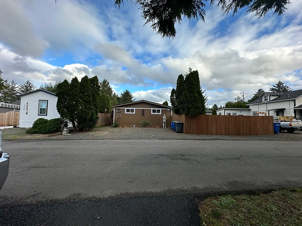 246 SE Neptune Ave